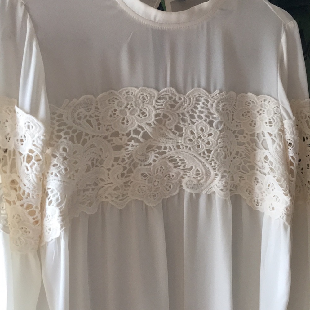 Express Top/blouse - Picture 2 of 5